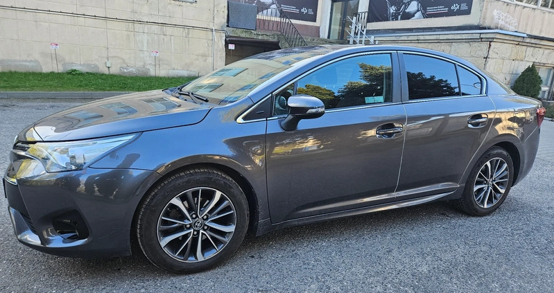 Toyota Avensis cena 69000 przebieg: 135000, rok produkcji 2016 z Warszawa małe 154